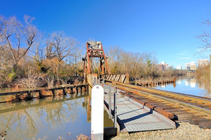 The lift bridge providing access to Chapel Island.