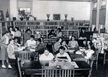 Students in the library of the Manassas Industrial School during the 1950s.