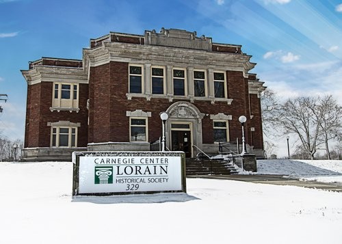 Construction of this building began in 1903 thanks to local donations and funds from industrialist Andrew Carnegie. 