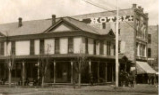 Black and white photo of the Right Way Hotel.