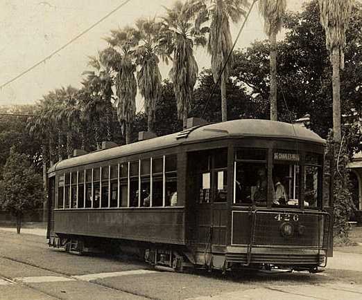 St. Charles Streetcar in 1910s (commons.wikimedia.org)