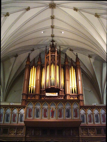 Organ with murals (http://www.neworleanschurches.com/)