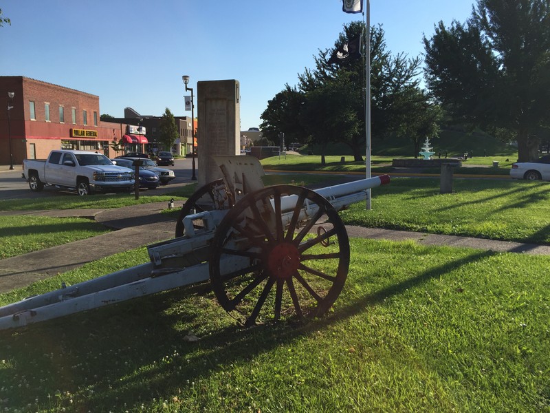 Memorial artillery gun