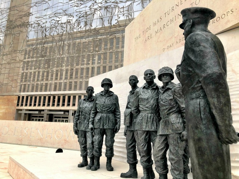 Human, Sculpture, Standing, Landmark