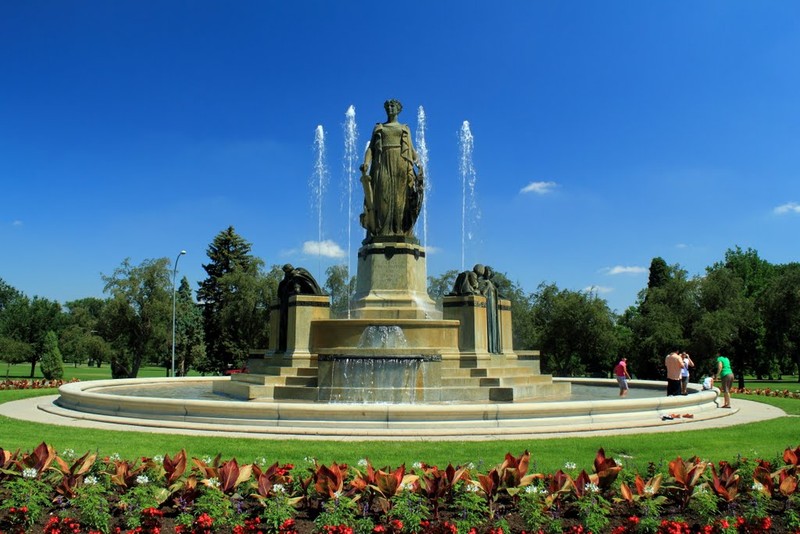 Thatcher Fountain of City Park (image from Panoramio)