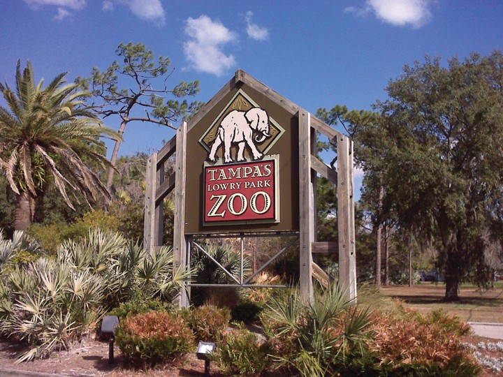 Front sign of the zoo