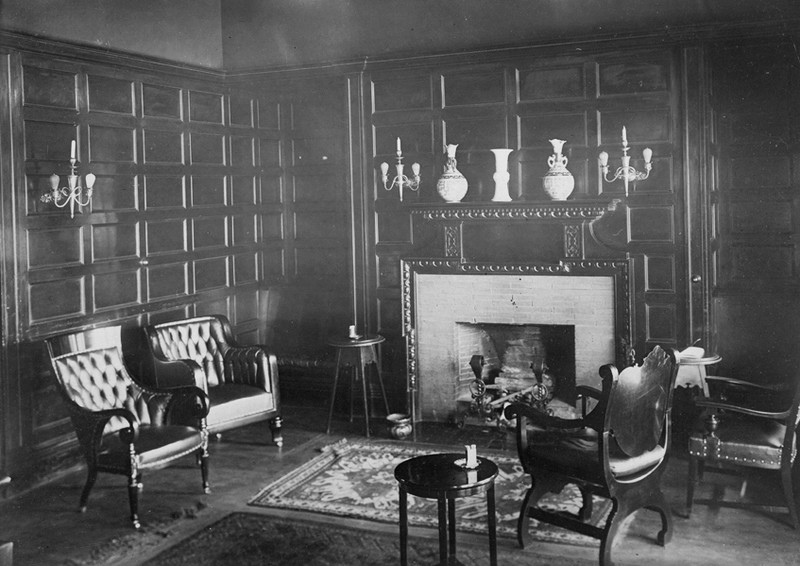 Interior of one of the rooms, at an unknown date (oregonencyclopedia.org)