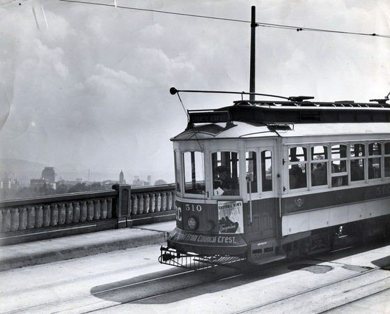 Council Crest street car crossing the Vista Avenue Viaduct (yelp.com)