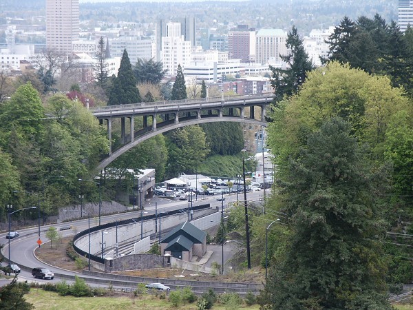 A modern view of the Vista Avenue Viaduct and Downtown Portland (structurae.net)