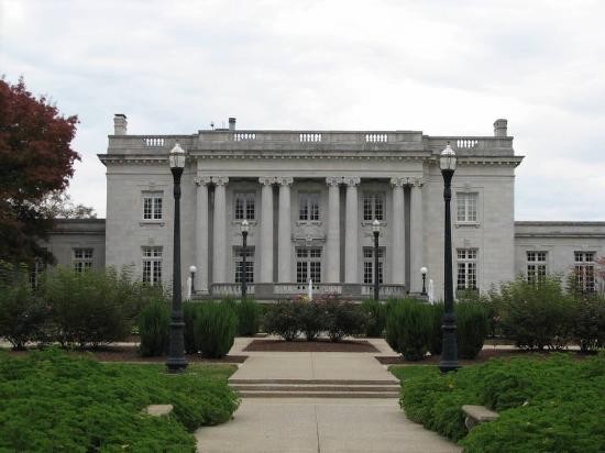 The Kentucky Governor's Mansion is both a private residence and public building. It is open for public tours.
