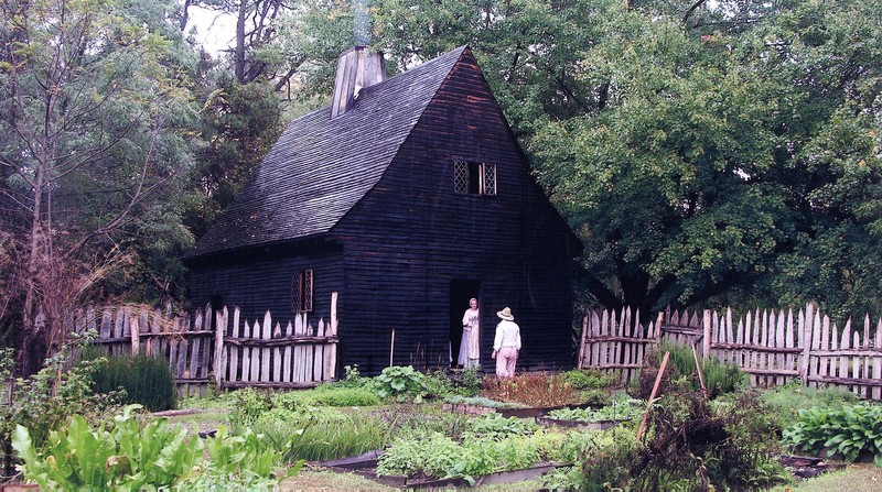 Godiah Spray Tobacco Plantation House demonstrates a middling sized plantation.