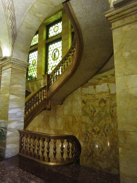 The interior of the Equitable Building features imported marble, brass railings, stained glass windows, and mosaic ceilings with Byzantine motifs. Photo by Christine Franck. Licensed under Creative Commons,