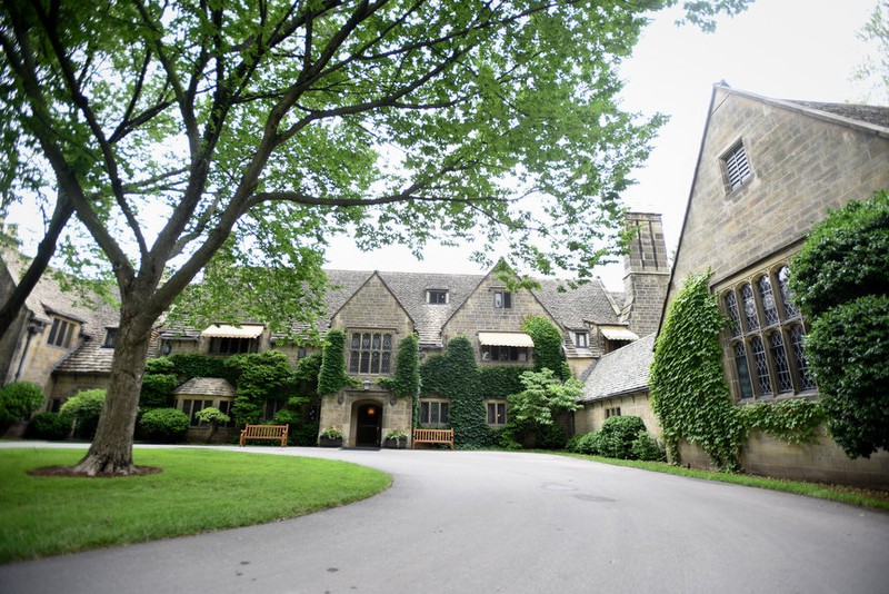 The drive up to the house's front entrance