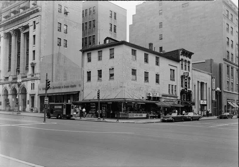 The tavern building in 1967, courtesy of Historic American Buildings Survey (HABS)