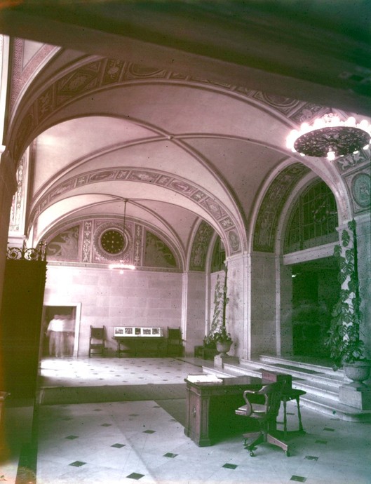 The lobby circa 1940 (image from Wayne State University)