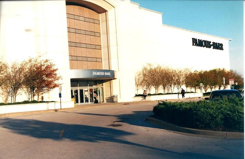 Famous-Barr at Jamestown Mall, 2000