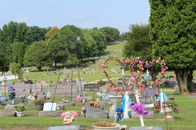 The cemetery is large and very hilly so guests are encouraged to wear sturdy, walking shoes!