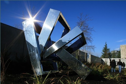 Perre’s Ventaglio III, 1967, by Beverly Pepper (image from Olympic Sculpture Park on Tumblr)