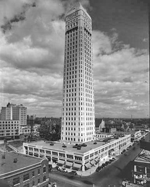 Foshay Tower shortly after its completion in 1929. 