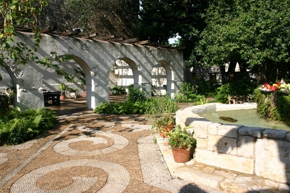 A courtyard inside the palace