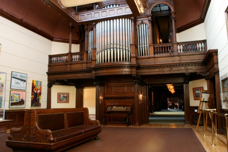 The organ. Photo: Minnesota Historical Society, via Wikimedia Commons.