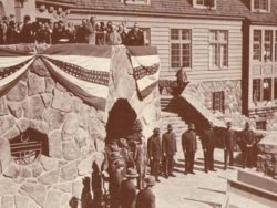 Franklin Roosevelt came to the September 28, 1937 dedication ceremony.