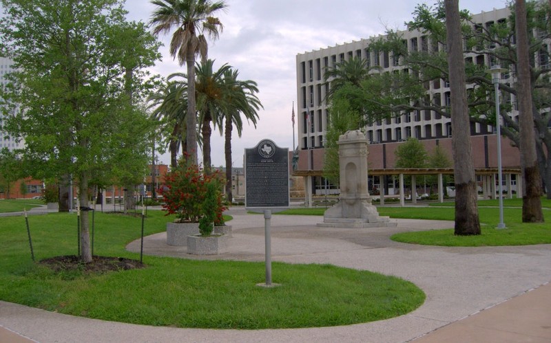 Another picture of Confederate Mariner: Leon Smith Historical Marker
Picture taken by Gregory Walker, April 18, 2010