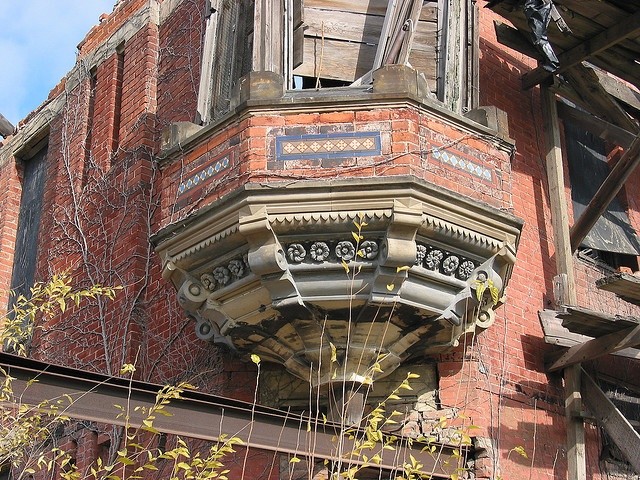 A close-up of the turret before renovation