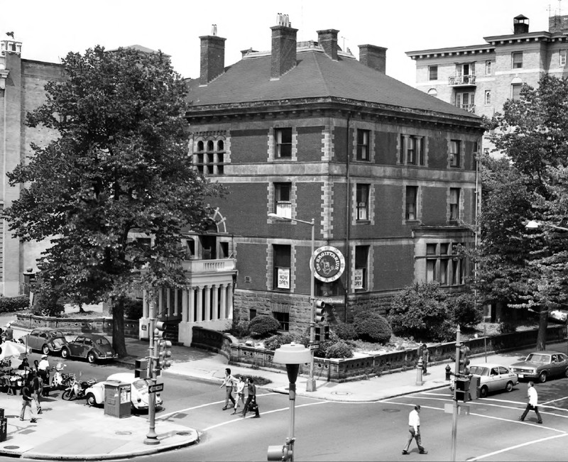 Fraser Mansion as the Sagittarius Nightclub in 1975 