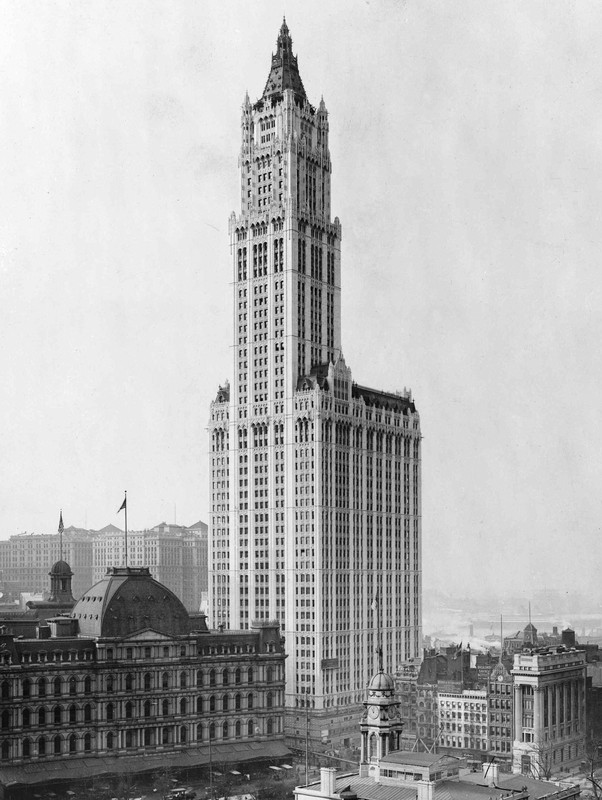 A view of the Woolworth Building in 1913.