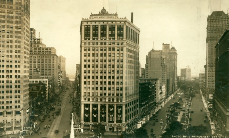 The David Whitney Building, with a view down Woodward Ave to the left and Washington Boulevard to the right