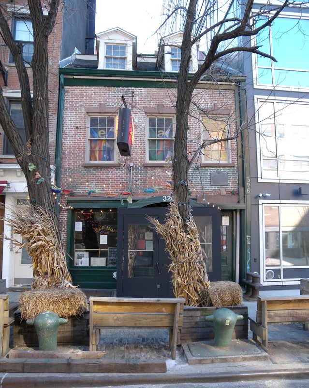 A view of the house as The Ear Inn in 2009.