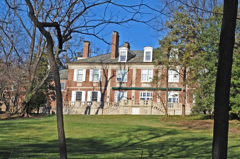 A view of the Tregaron Estate mansion, now part of the Washington International School. Photo by Jerrye & Roy Klotz, Wikimedia 