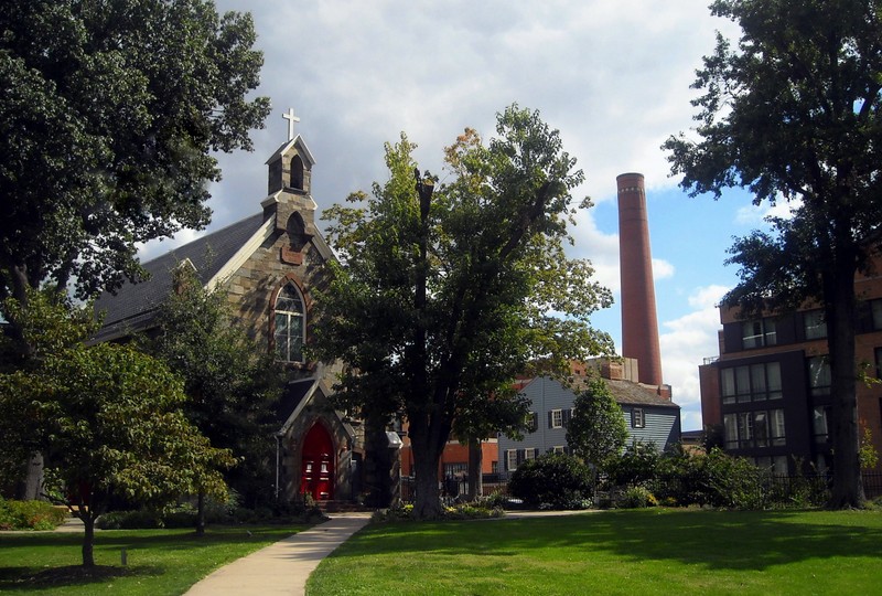 A view of the chapel in 2008 ((By AgnosticPreachersKid (Own work) [CC BY-SA 3.0 (http://creativecommons.org/licenses/by-sa/3.0) or GFDL (http://www.gnu.org/copyleft/fdl.html)], via Wikimedia Commons))