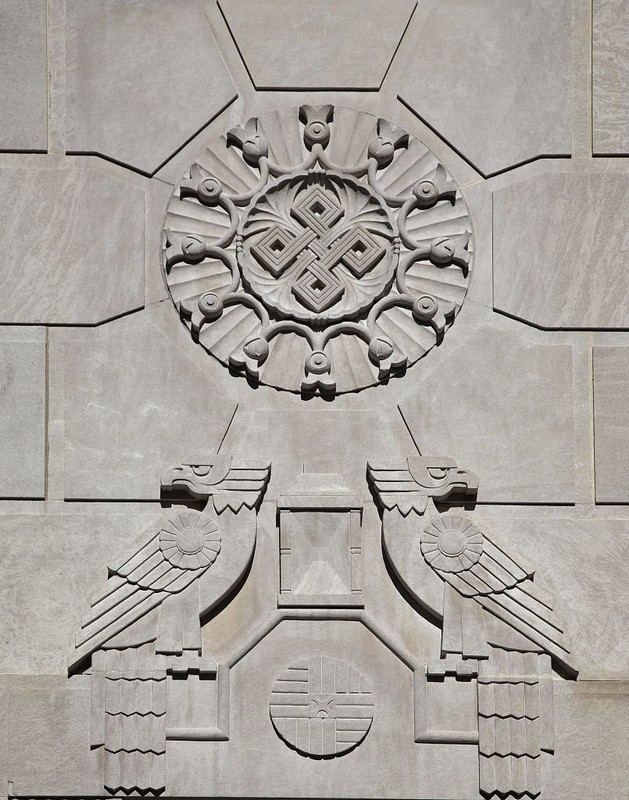 Art deco borrowed the design flairs of ancient Rome, Greece, Egypt, and Meso-America. The Kennedy-Warren displays Aztec-inspired images with geometric patterns. Photo by Carol M. Highsmith, Library of Congress. 