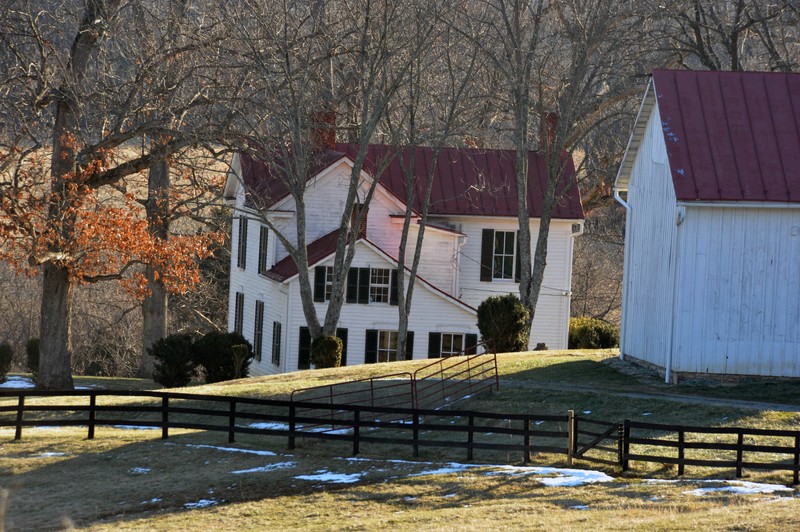 The farmhouse in 2008 ((By Jerrye & Roy Klotz, MD (Own work) [CC BY-SA 4.0 (http://creativecommons.org/licenses/by-sa/4.0)], via Wikimedia Commons))