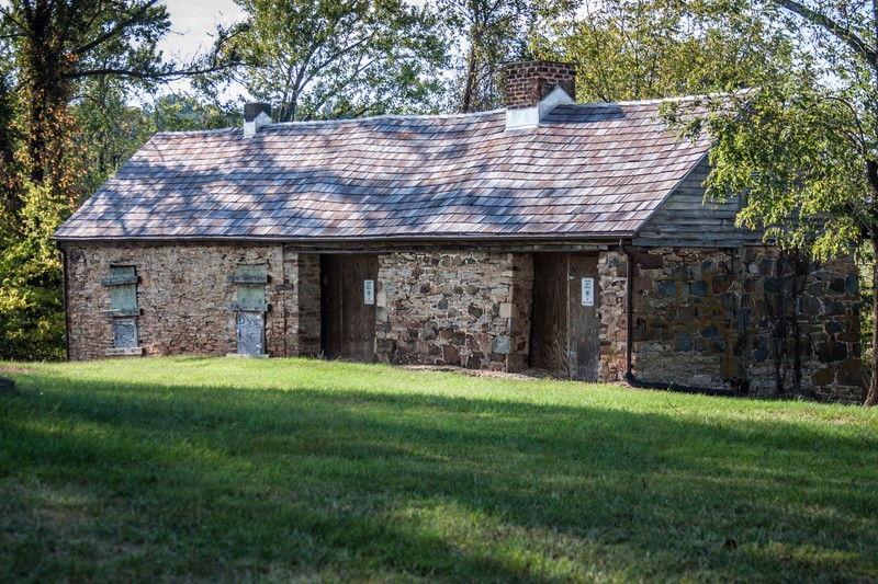 A view of some of the slave quarters in 2012 ((By Cecouchman (Own work) [CC BY-SA 3.0 (http://creativecommons.org/licenses/by-sa/3.0)], via Wikimedia Commons))