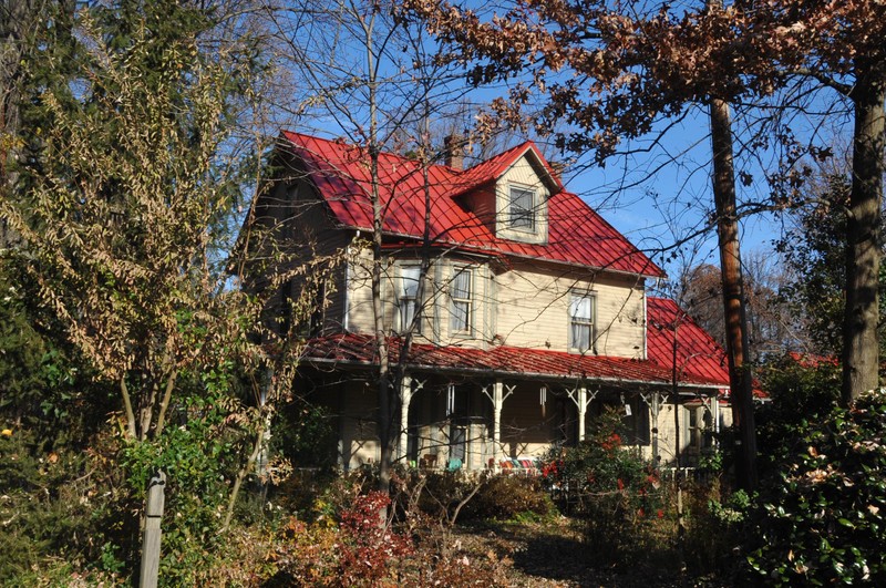 A view of the station house in 2012 ((By JERRYE & ROY KLOTZ MD (Own work) [CC BY-SA 3.0 (http://creativecommons.org/licenses/by-sa/3.0)], via Wikimedia Commons))