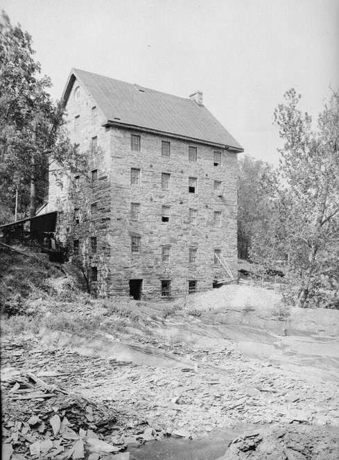 An old photograph of the mill. Date unknown.