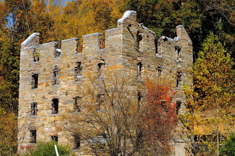The Chapman/Beverly Mill as it appears today. The ruins of the mill are visible from Interstate 66. Image by Jholycross - Own work, CC BY-SA 3.0, https://commons.wikimedia.org/w/index.php?curid=35541662