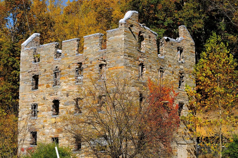 The Chapman/Beverly Mill as it appears today. The ruins of the mill are visible from Interstate 66. Image by Jholycross - Own work, CC BY-SA 3.0, https://commons.wikimedia.org/w/index.php?curid=35541662