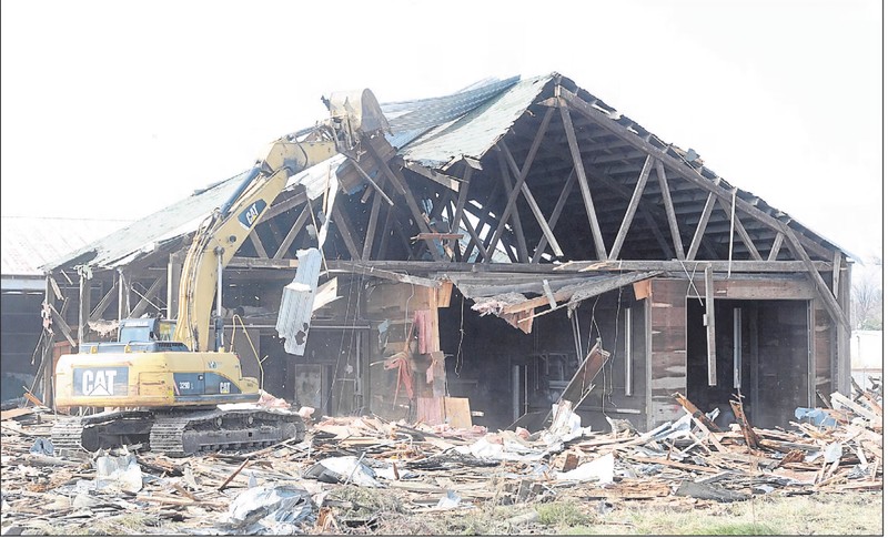 Last hangar being demolished, 2016