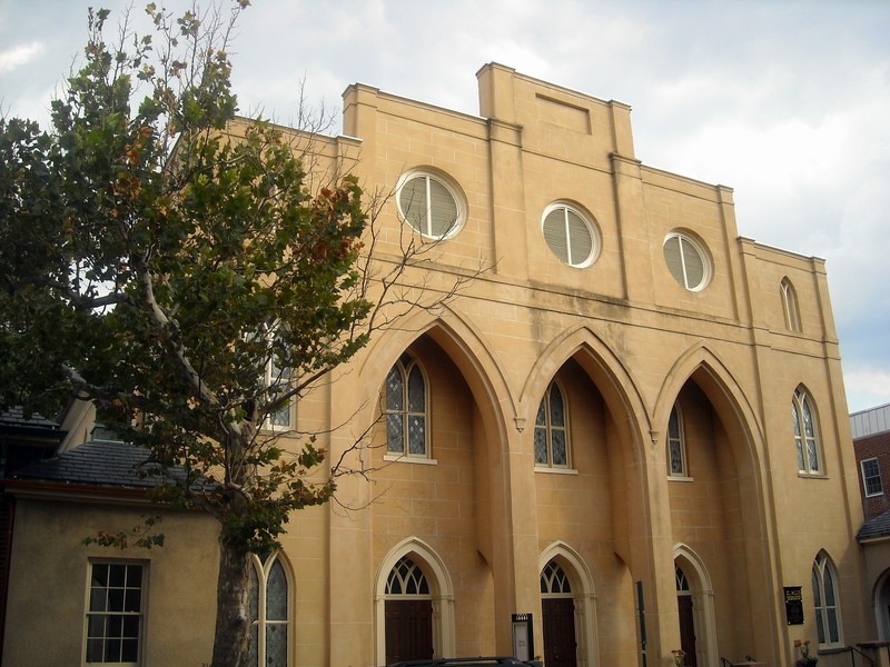 A view of the church in 2008 ((By Josh from Washington, D.C., USA (St. Paul's Episcopal Church) [CC BY 2.0 (http://creativecommons.org/licenses/by/2.0)], via Wikimedia Commons))