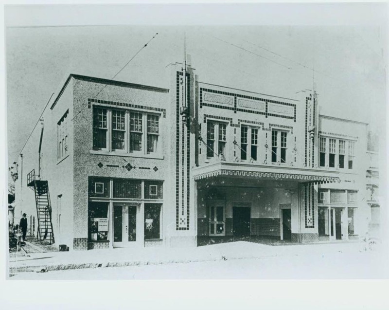 View of Beacham Theater in 1921. The Beacham hosted vaudeville acts from 1921 to 1936, when it switched to showing first-run movies.