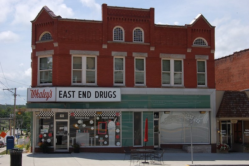 2014 photo of Whaley's East End Drugs (anneecox)