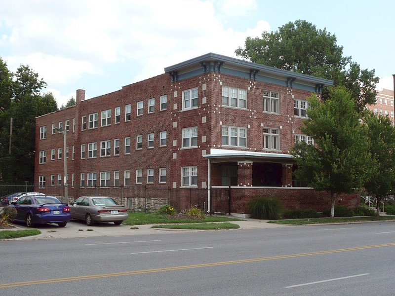 Gillham Court Apartments Building