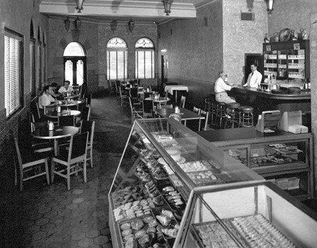 Novedades coffee spot in 1954