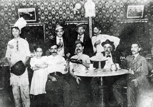 First staff of Los Novedades in 1895