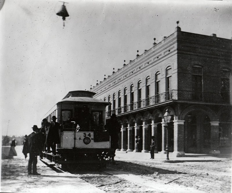 An 1898 photo of El Pasaje with a town car stopping out front