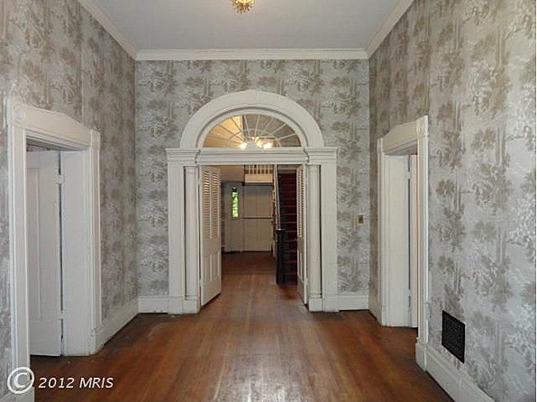 Central doorway with fan window